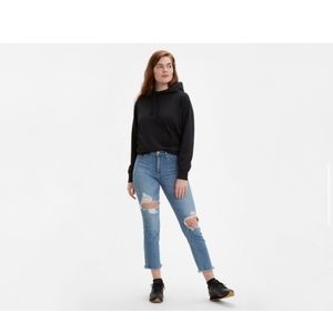 BRAND NEW LEVIS DISTRESSED